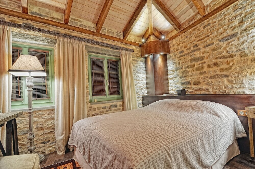 Фото Aithrio Guesthouse