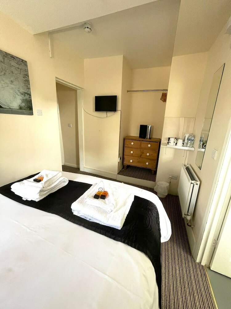 Фото The Crown And Cushion