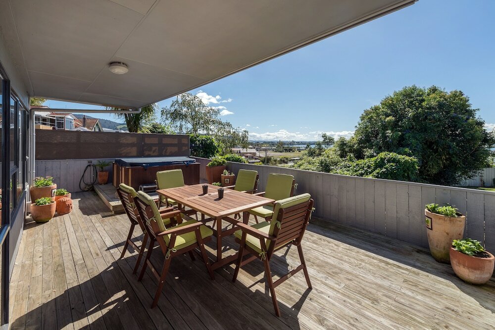 Фото Lakeside City Apartments