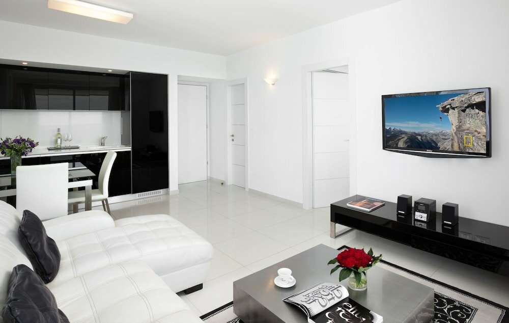 Фото Island Suites Hotel