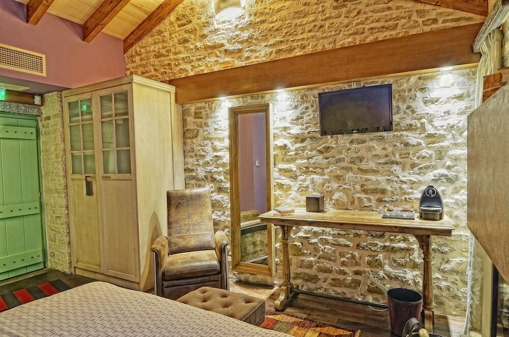 Фото Aithrio Guesthouse