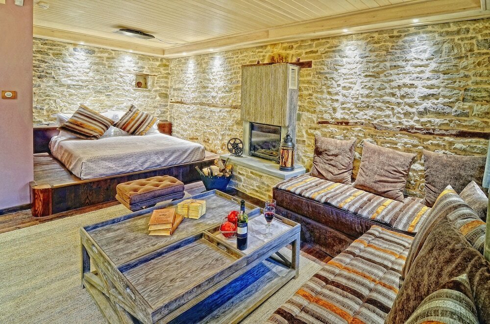 Фото Aithrio Guesthouse