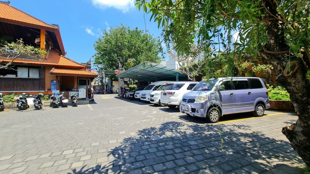 Фото Satriya Cottages