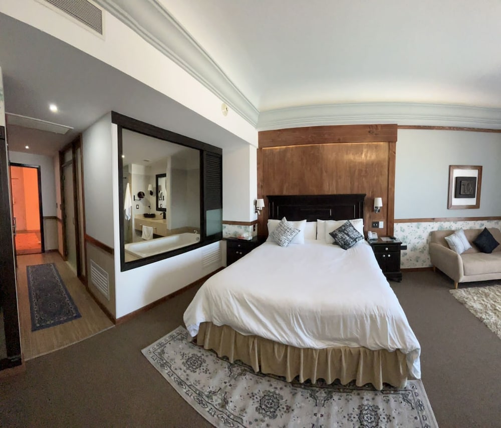 Фото La Posada Hotel & Beach Club