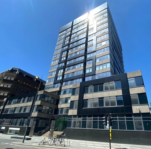 Гостиница 2 Bedroom Central Apartment With Parking в Ливерпуле