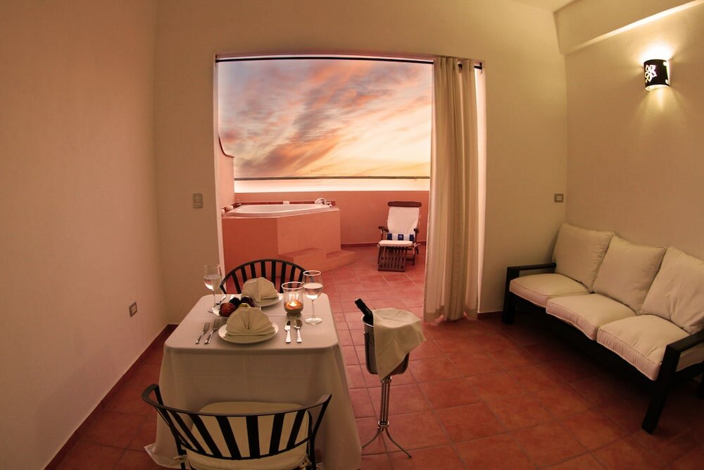 Фото La Posada Hotel & Beach Club