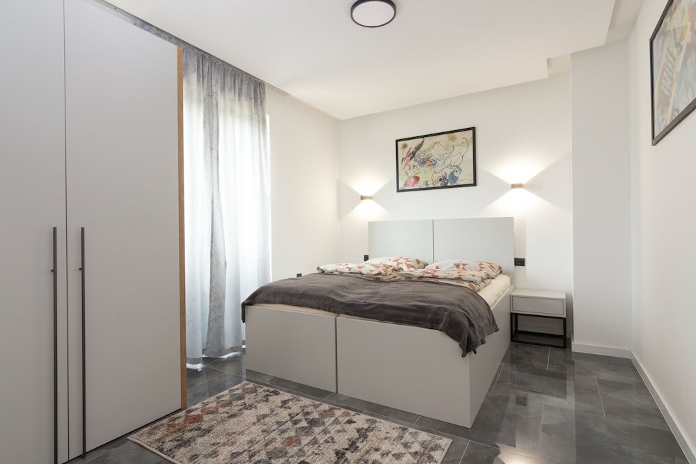 Фото Deluxe Feliciano Apartments