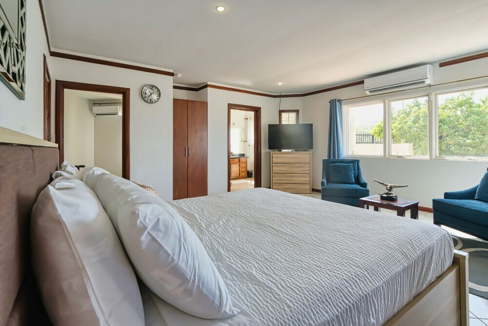 Фото Private Beach Ocean Front Boat Dock Tiki Bar