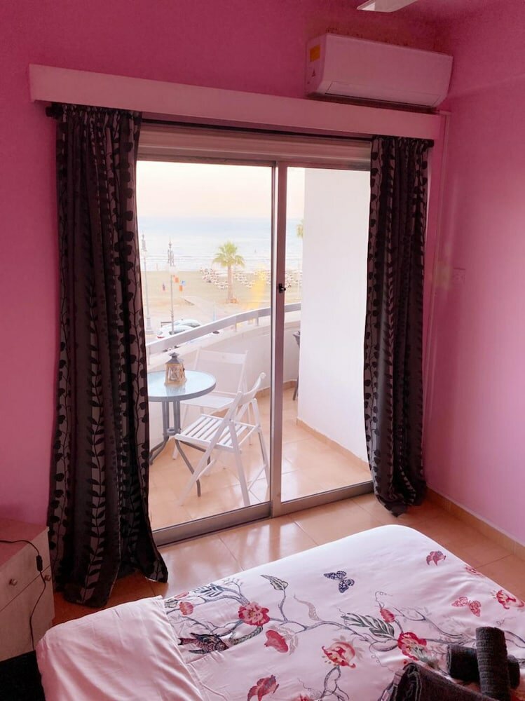 Фото Beach Front Apartment