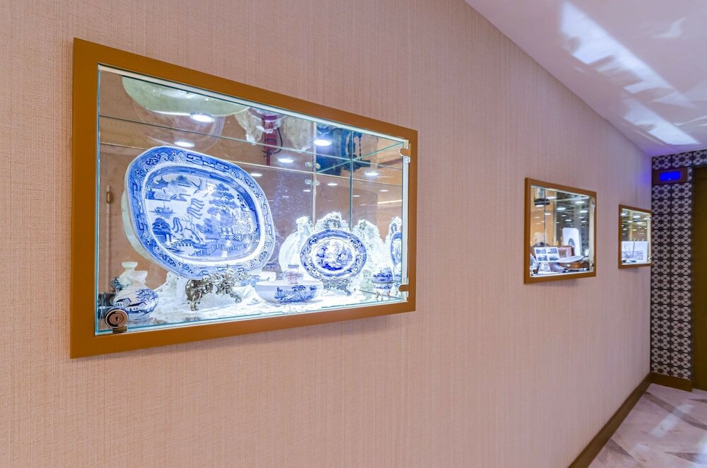 Фото The Emerald House Lisbon Curio Collection by Hilton