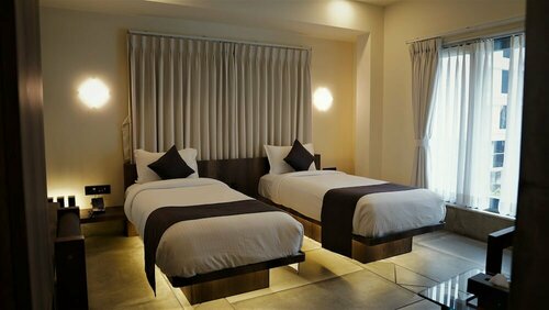 Гостиница De Glance Hotel в Сурате