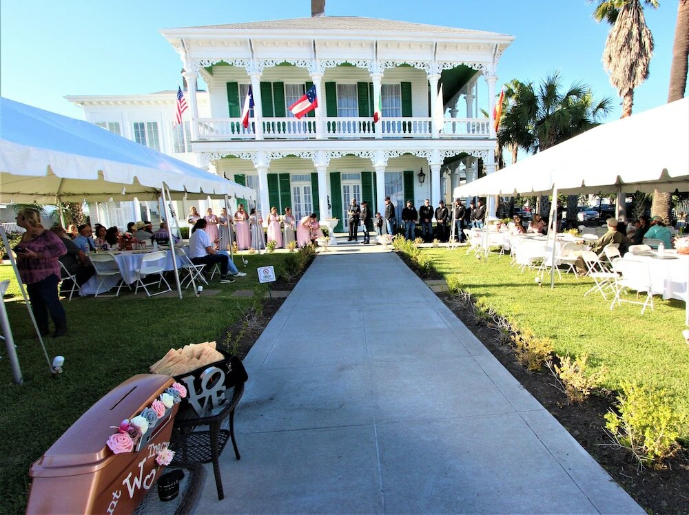 Фото The George Manor