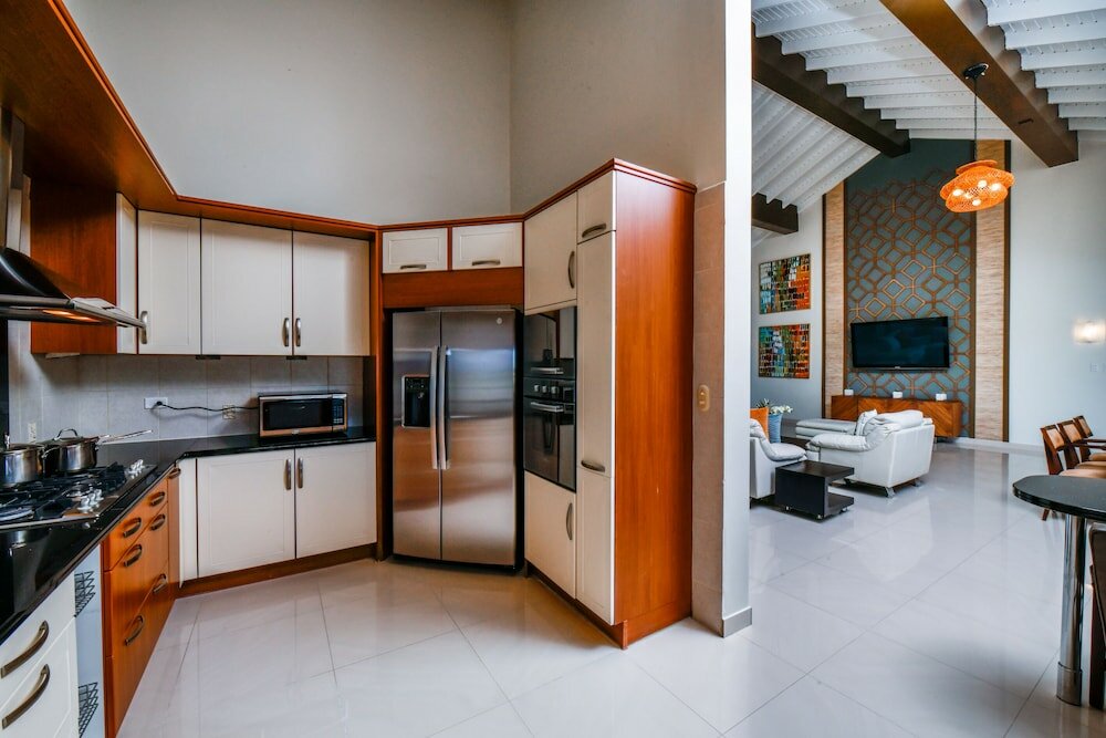 Фото Massive Oceanfront Villa - SPA - Sauna - Gameroom - Malmok!