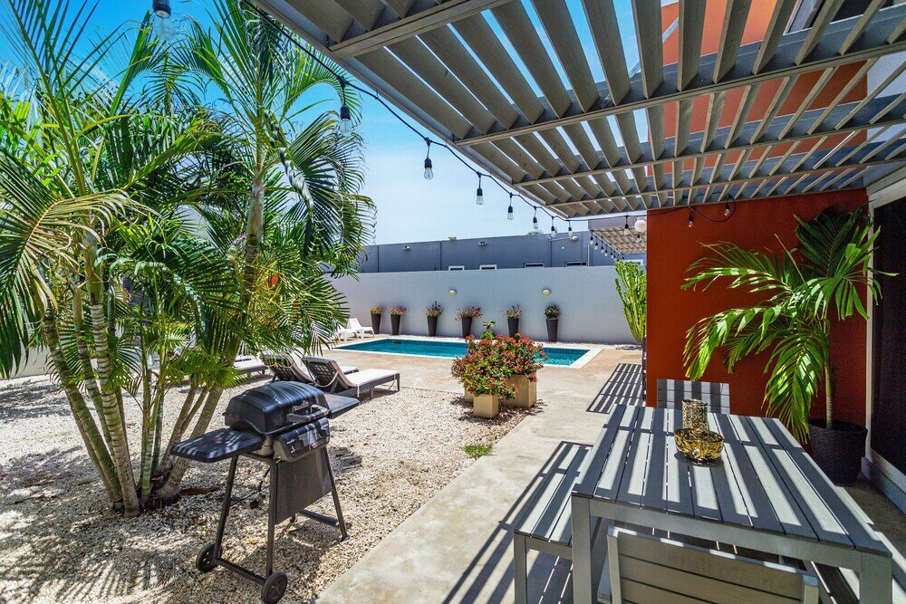 Фото Stunning Modern Home, Near Beaches Full Ac