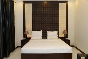 Гостиница Gulberg Continental Hotel