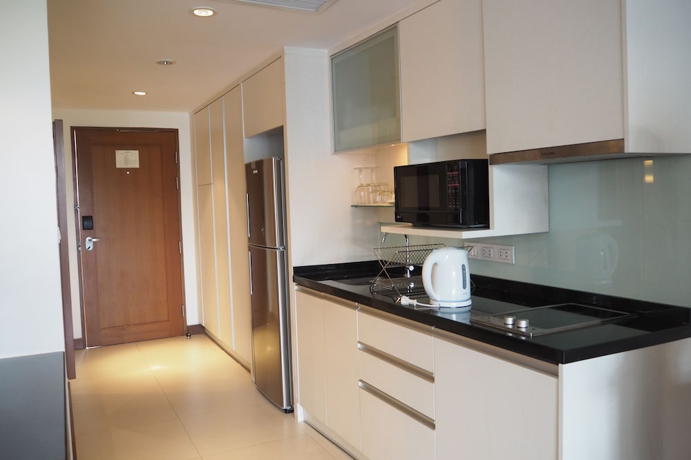 Фото Woodlands Suites Serviced Residences