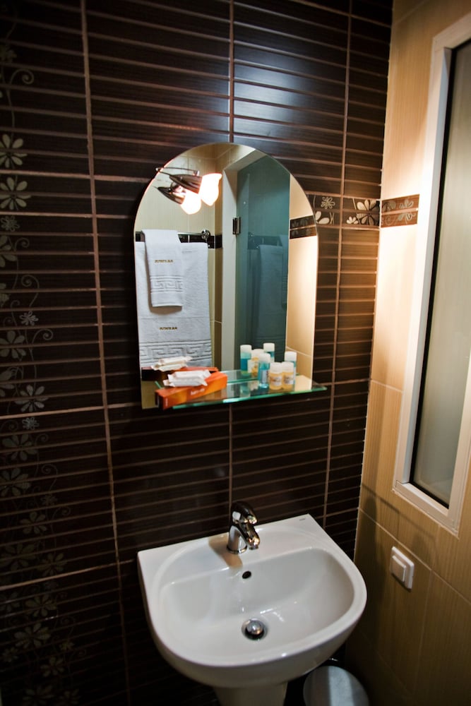 Фото Rg Status Hotel