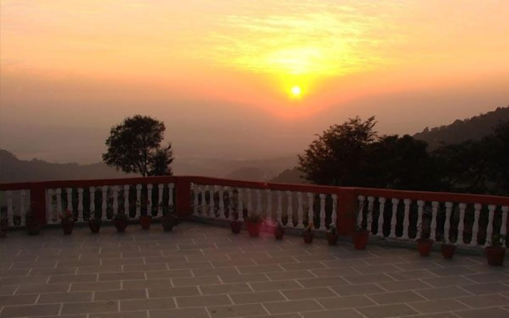 Фото WelcomHeritage Grace Hotel