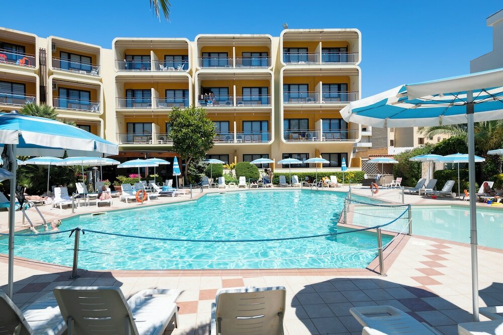 Фото отеля 2