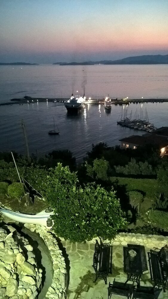 Фото отеля 2