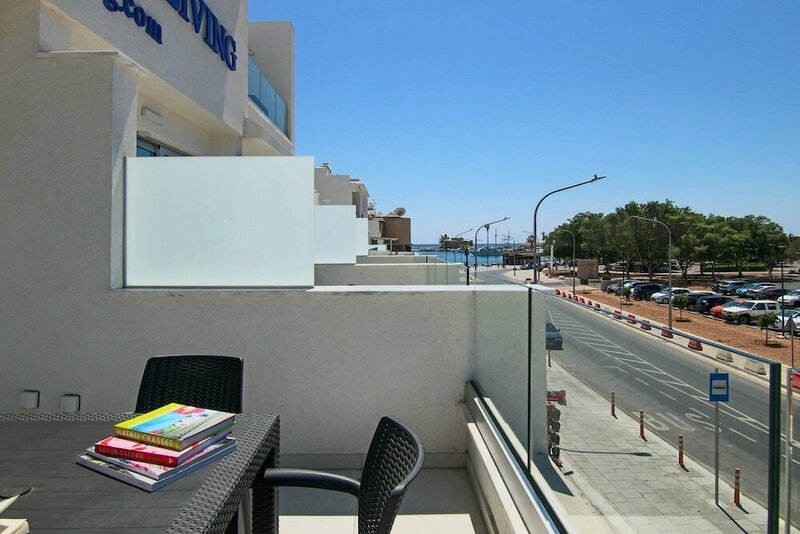 Гостиница Phaedrus Living: Seaside Luxury Flat Harbour 102 в Пафосе