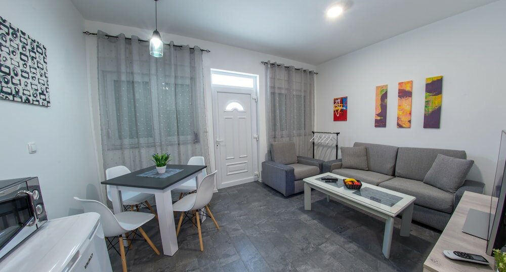 Фото Cozy apartment in Old Town with parking