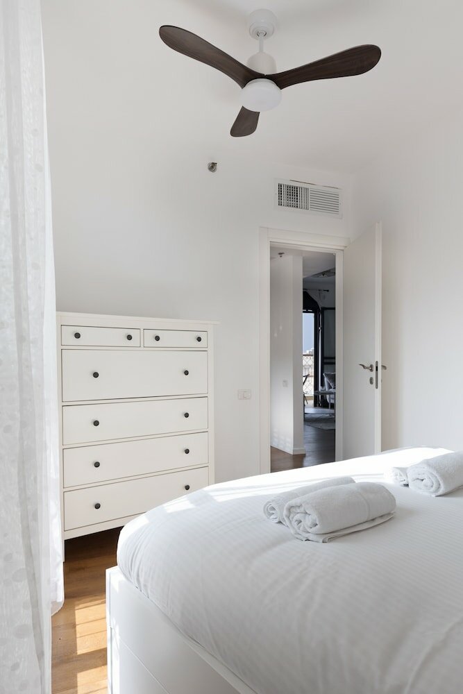 Фото Chic and Sunny in the Heart of Tel Aviv