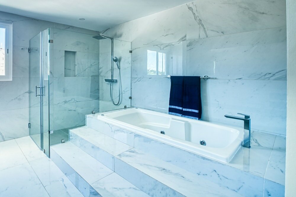 Фото Modern and Fresh Oceanfront Villa