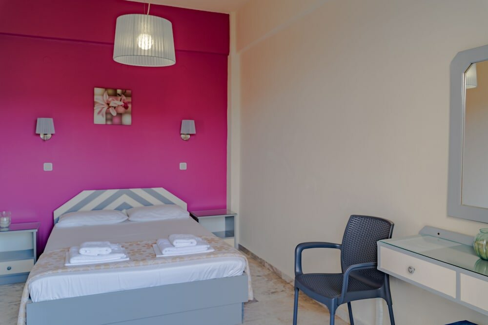 Фото Saint-Trope Studios