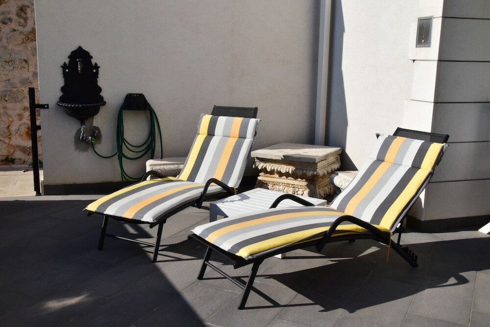 Фото 55 & 54 Stairs Apartments