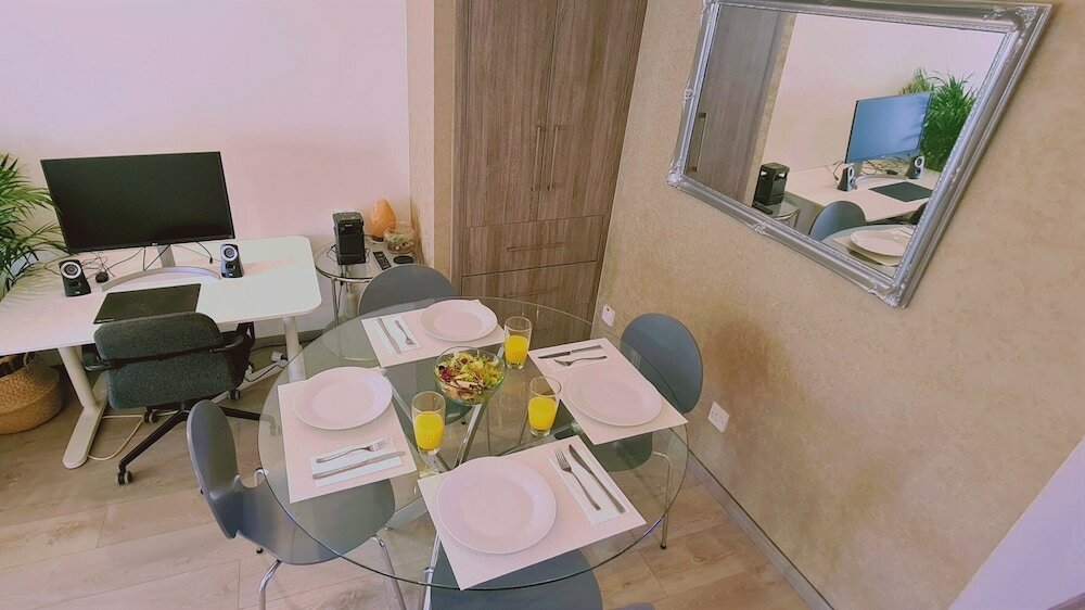 Фото Downtown Retreat by Stay Bnb