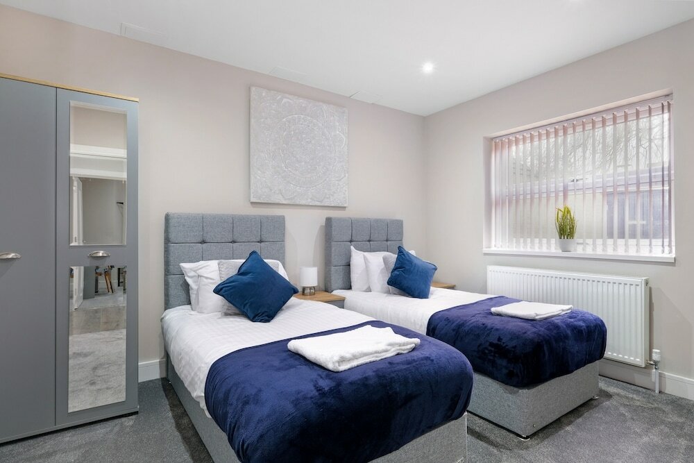 Фото Crown Place 2 & 3 Bedroom Luxury Apts