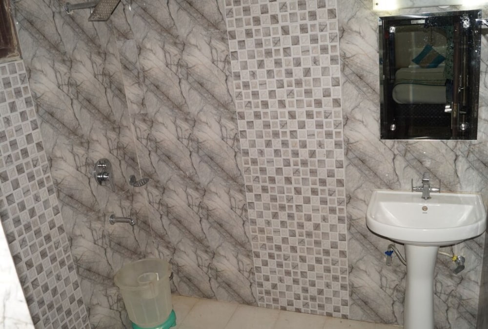 Фото Goroomgo J. N. Kohima