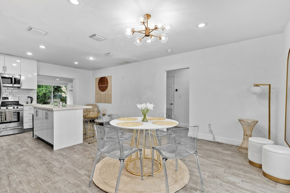 Фото Design District Luxe 3bd Home