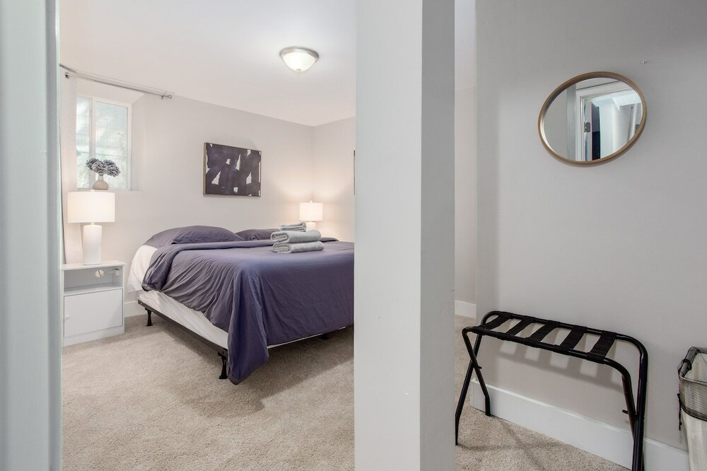 Фото The Gamer-4br Home-Near Everything Atl