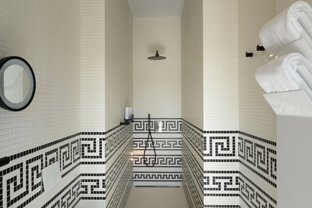 Фото Zlata Ladjica Boutique Hotel