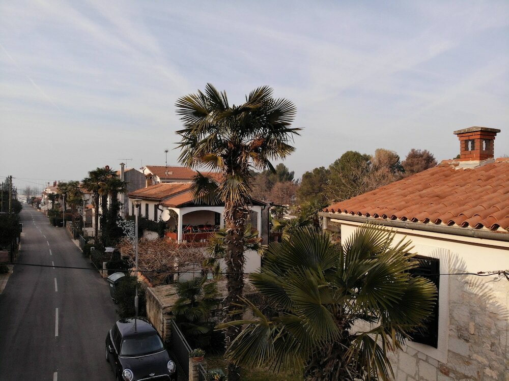 Фото Anamarija Apartments close to the beach