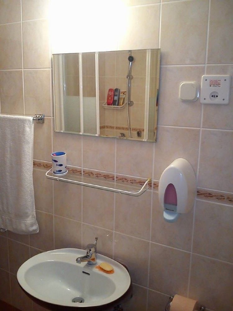 Фото Bobi - 50 m From Beach - H