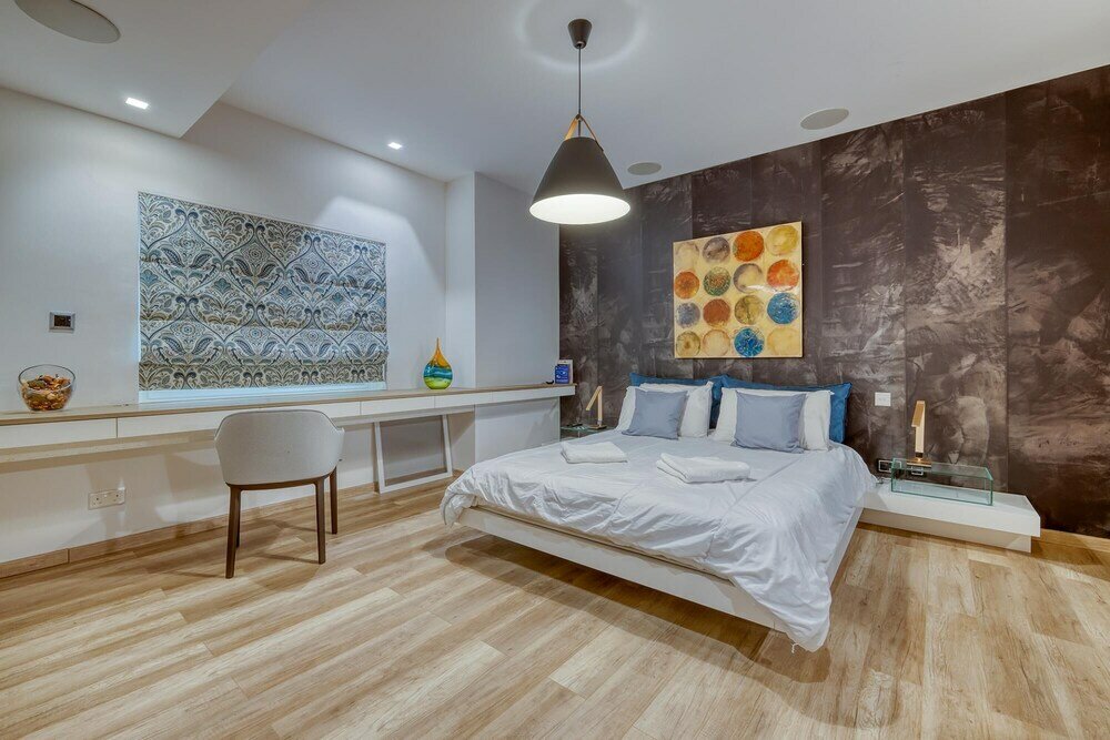 Фото Superb Seafront Family Apartment