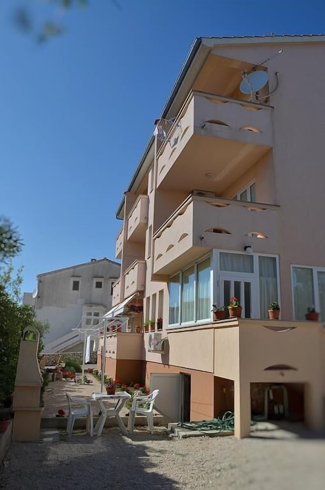 Фото Floral Apartments Pende