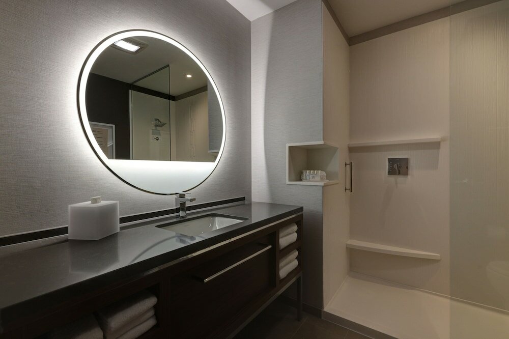 Фото Courtyard by Marriott Iowa City University Heights