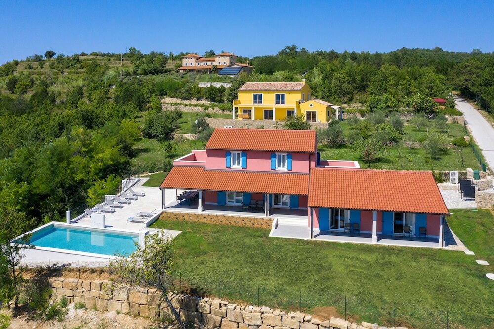 Фото Rainis Hill Top Villa