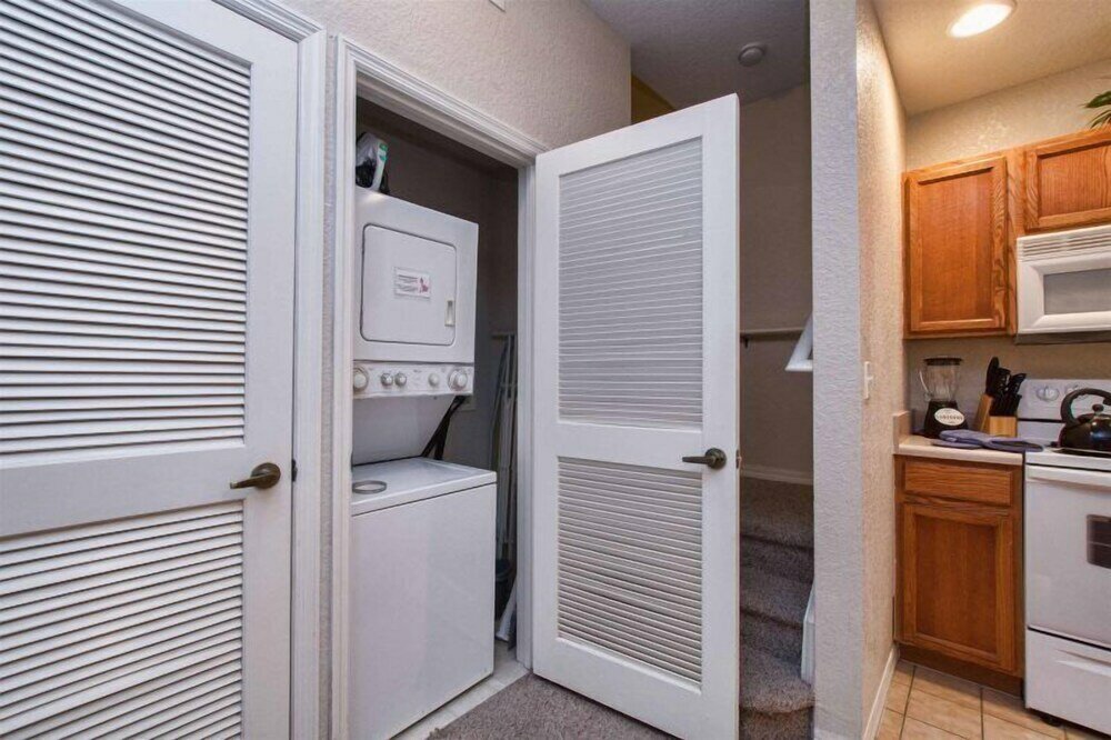 Фото Great location 4Bed 3bth Townhouse with kids themed room