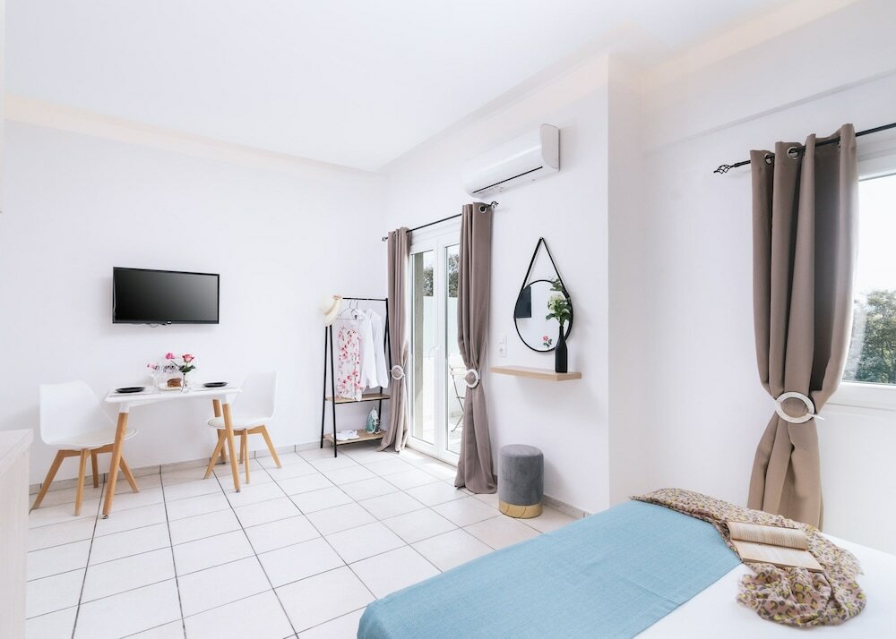 Фото Ermis Luxury Suites & Apartments