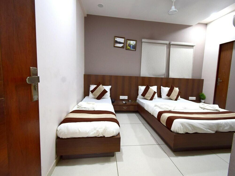 Фото Отель Embassy