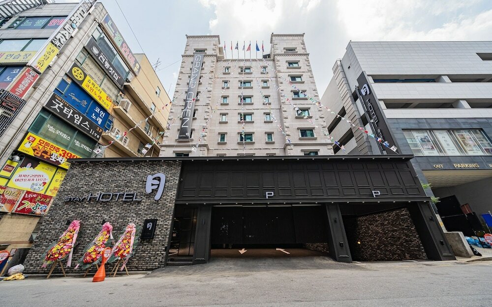 Фото Suwon Yeongtong Just Sleep Hotel