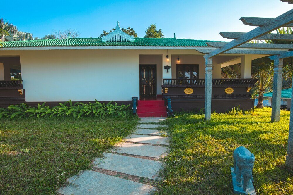 Фото Tuskers Hill by Poppys Anaikatti