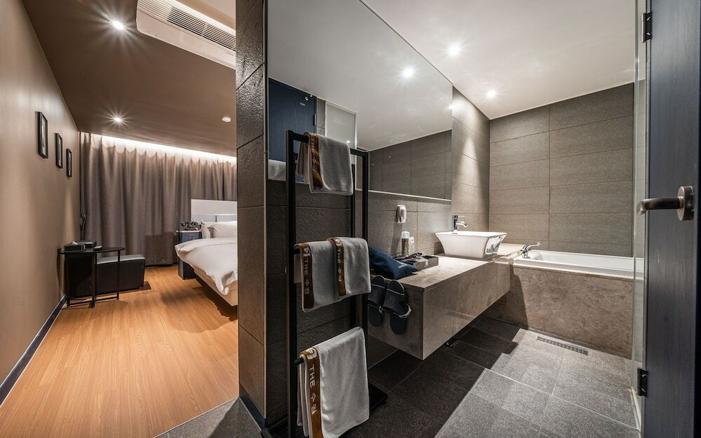 Фото Suwon Yeongtong Just Sleep Hotel