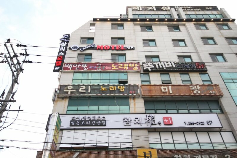Гостиница Changwon Sangnam-dong Charlie's в Чханвоне