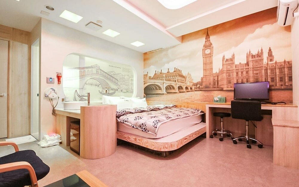 Фото отеля 2